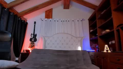 Snapshot of max_dic1 chatting on 12.03.25 max D. online show from 12.03.25