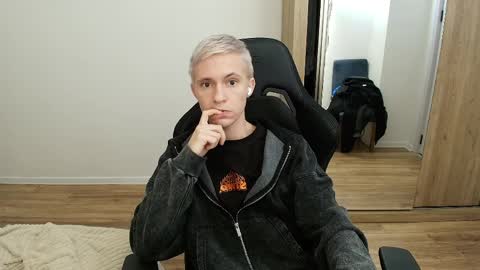 Max Gen with tats 24years  And Ethan without tats 20 years online show from 04.01.26