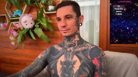 Snapshot of max_reaves chatting on 12.07.24 online show from 12.07.24