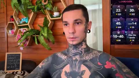 Snapshot of max_reaves chatting on 01.04.25 online show from 01.04.25