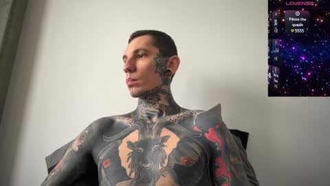 Snapshot of max_reaves chatting on 02.05.25 online show from 02.05.25