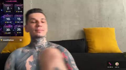 Snapshot of max_reaves chatting on 10.25.25 online show from 10.25.25