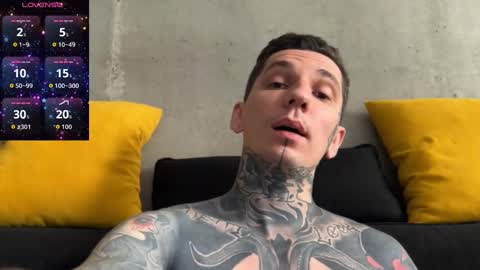 Snapshot of max_reaves chatting on 10.27.25 online show from 10.27.25