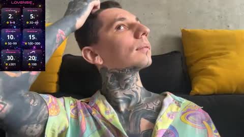 Snapshot of max_reaves chatting on 10.30.25 online show from 10.30.25