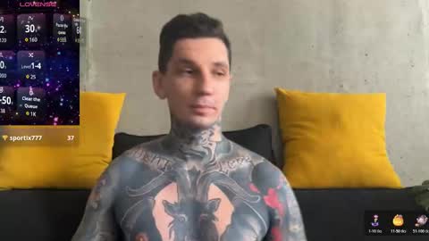 Snapshot of max_reaves chatting on 10.31.25 online show from 10.31.25