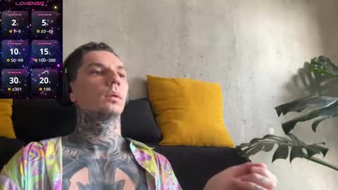 Snapshot of max_reaves chatting on 11.02.25 online show from 11.02.25