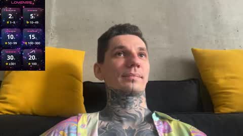 Snapshot of max_reaves chatting on 11.07.25 online show from 11.07.25