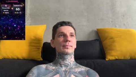 Snapshot of max_reaves chatting on 11.08.25 online show from 11.08.25