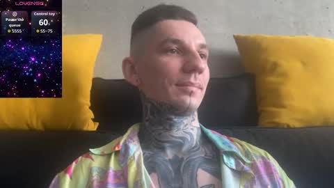 Snapshot of max_reaves chatting on 11.09.25 online show from 11.09.25