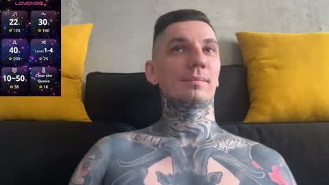 Snapshot of max_reaves chatting on 11.10.25 online show from 11.10.25