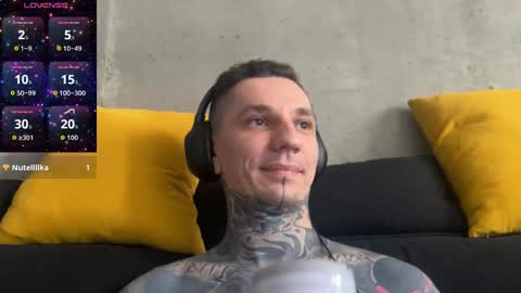 Snapshot of max_reaves chatting on 11.15.25 online show from 11.15.25