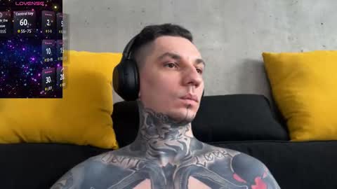 Snapshot of max_reaves chatting on 11.16.25 online show from 11.16.25