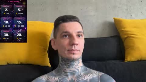 Snapshot of max_reaves chatting on 11.21.25 online show from 11.21.25