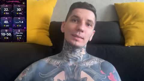 Snapshot of max_reaves chatting on 11.23.25 online show from 11.23.25