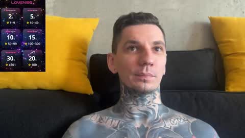 Snapshot of max_reaves chatting on 11.24.25 online show from 11.24.25