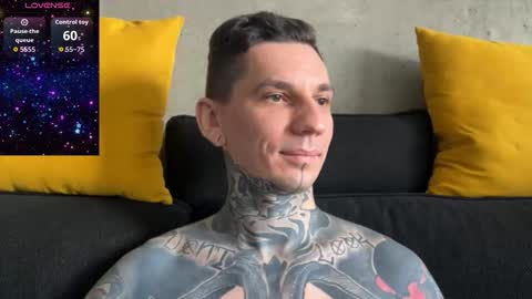 Snapshot of max_reaves chatting on 11.27.25 online show from 11.27.25