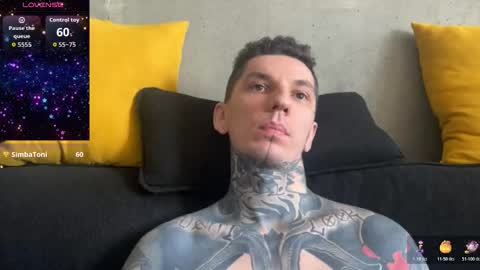 Snapshot of max_reaves chatting on 11.28.25 online show from 11.28.25