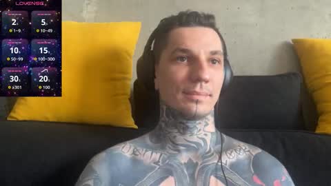 Snapshot of max_reaves chatting on 11.29.25 online show from 11.29.25