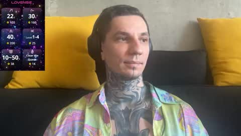 Snapshot of max_reaves chatting on 12.04.25 online show from 12.04.25