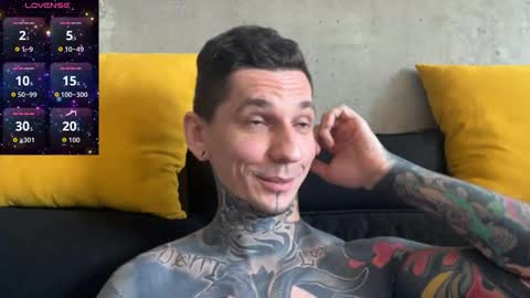 Snapshot of max_reaves chatting on 12.05.25 online show from 12.05.25