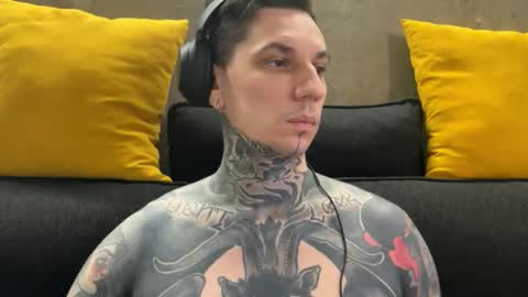 Snapshot of max_reaves chatting on 12.15.25 online show from 12.15.25