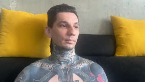 Snapshot of max_reaves chatting on 12.18.25 online show from 12.18.25