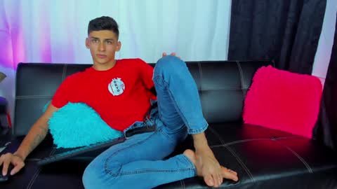 MAX     online show from 01.21.25