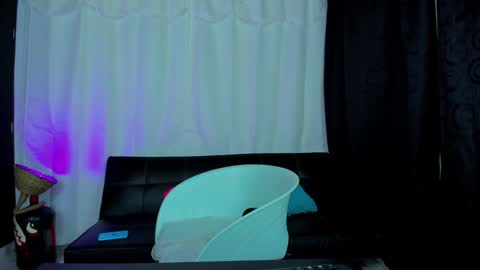 MAX     online show from 01.21.25