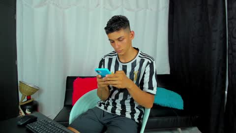 MAX     online show from 01.21.25