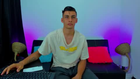 MAX     online show from 10.08.25