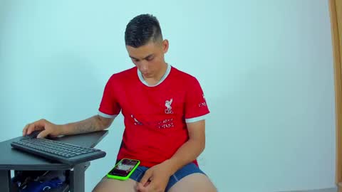 MAX     online show from 05.08.26