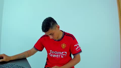 MAX     online show from 07.11.26