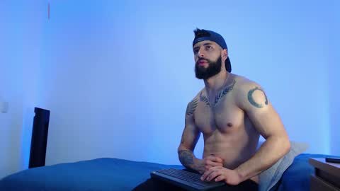 Snapshot of max_xl_ chatting on 10.21.25 max_xl_ online show from 10.21.25