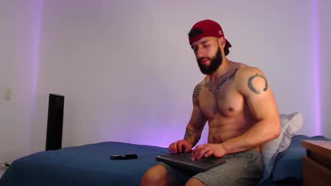 Snapshot of max_xl_ chatting on 10.28.25 max_xl_ online show from 10.28.25