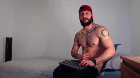 Snapshot of max_xl_ chatting on 11.25.25 max_xl_ online show from 11.25.25