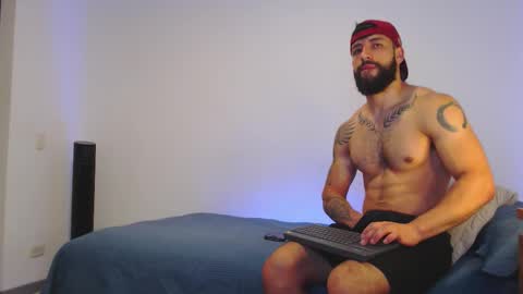 Snapshot of max_xl_ chatting on 12.15.25 max_xl_ online show from 12.15.25