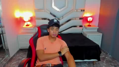 Snapshot of maxevanns chatting on 11.03.25 Max online show from 11.03.25