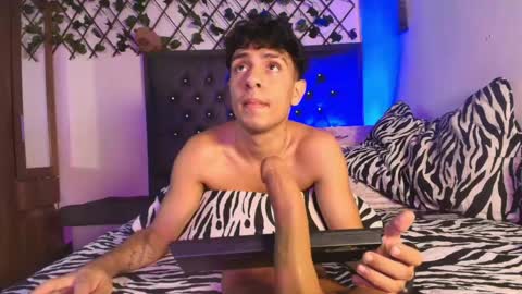 Snapshot of maxi_and_evan chatting on 06.05.26 maxi_and_evan online show from 06.05.26