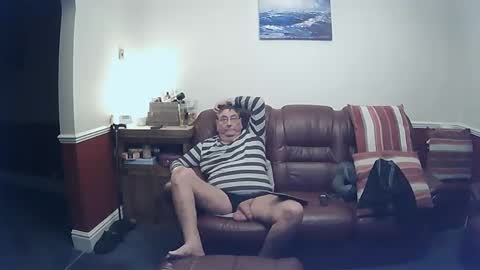 Snapshot of maxi_johnes chatting on 02.28.25 MAX online show from 02.28.25