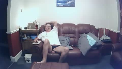 Snapshot of maxi_johnes chatting on 10.26.25 MAX online show from 10.26.25