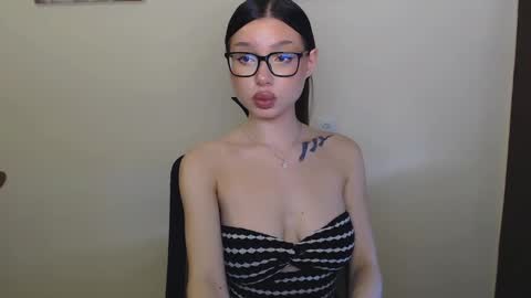 Snapshot of maxi_sweetheart chatting on 12.13.24 Joanna online show from 12.13.24