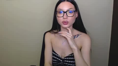 Snapshot of maxi_sweetheart chatting on 12.29.24 Joanna online show from 12.29.24