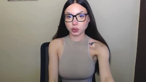 Snapshot of maxi_sweetheart chatting on 01.11.25 Joanna online show from 01.11.25