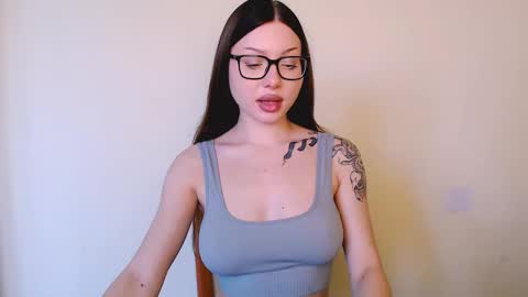 Snapshot of maxi_sweetheart chatting on 10.27.25 Joanna online show from 10.27.25