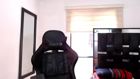 Snapshot of maximo_sebastian chatting on 05.27.26 Maximo Sebastian online show from 05.27.26