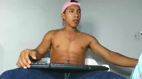 Snapshot of maximo_vega_new chatting on 12.19.25 Maximo Aron Vega online show from 12.19.25