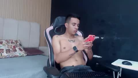 Snapshot of maximogray chatting on 01.14.26 MaximoGray online show from 01.14.26