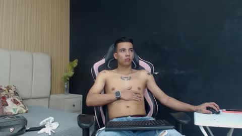 Snapshot of maximogray chatting on 01.15.26 MaximoGray online show from 01.15.26