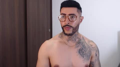 Independent Model online show from 12.18.24