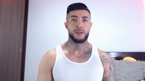 Independent Model online show from 12.19.25